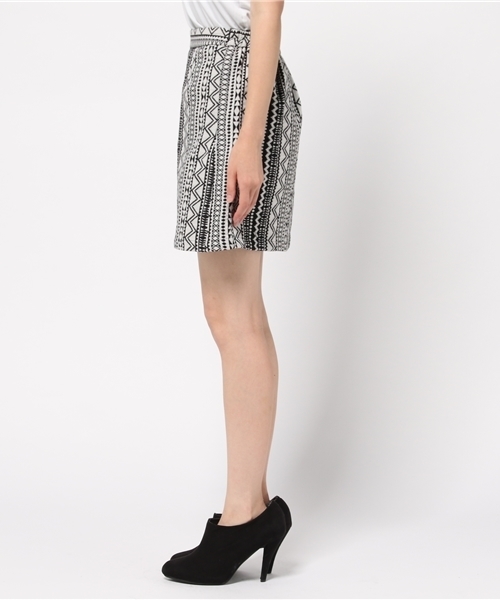 Chico（チコ）の「【who's who Chico】幾何学BOXスカート（スカート・レディース・ブラック/ネイビー/レッド・FREE）」の8枚目の写真