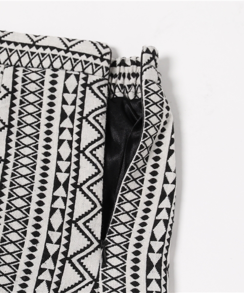 Chico（チコ）の「【who's who Chico】幾何学BOXスカート（スカート・レディース・ブラック/ネイビー/レッド・FREE）」の4枚目の写真