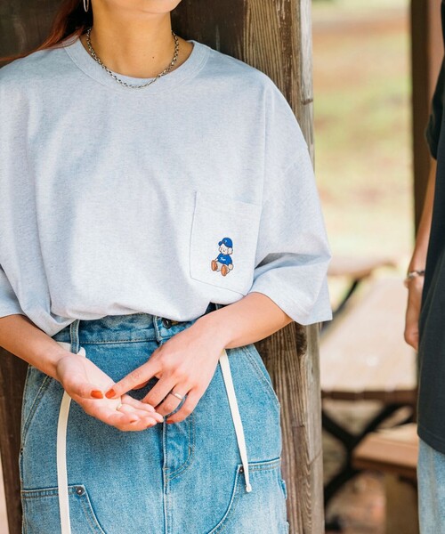 FREAK'S STORE（フリークスストア）の「tombonia/トムボニア 別注 キャップ刺繍 クルーネック ポケットTシャツ（Tシャツ/カットソー・メンズ・ホワイト/チャコールグレー/グレー/ブルー・MEDIUM/LARGE）」の3枚目の写真