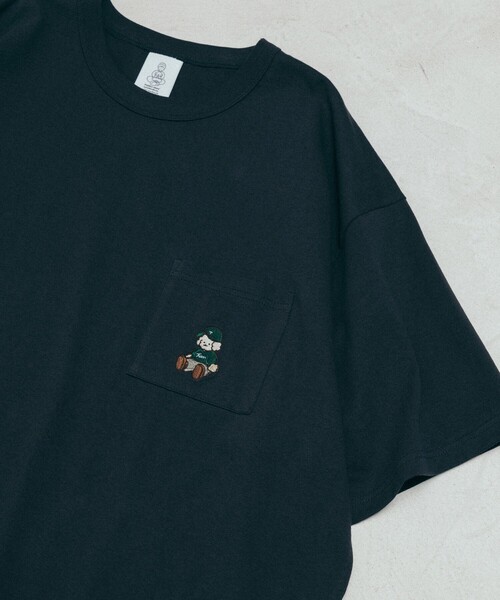 FREAK'S STORE（フリークスストア）の「tombonia/トムボニア 別注 キャップ刺繍 クルーネック ポケットTシャツ（Tシャツ/カットソー・メンズ・ホワイト/チャコールグレー/グレー/ブルー・MEDIUM/LARGE）」の2枚目の写真