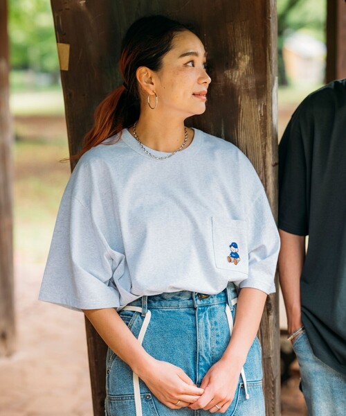 FREAK'S STORE（フリークスストア）の「tombonia/トムボニア 別注 キャップ刺繍 クルーネック ポケットTシャツ（Tシャツ/カットソー・メンズ・ホワイト/チャコールグレー/グレー/ブルー・MEDIUM/LARGE）」の7枚目の写真