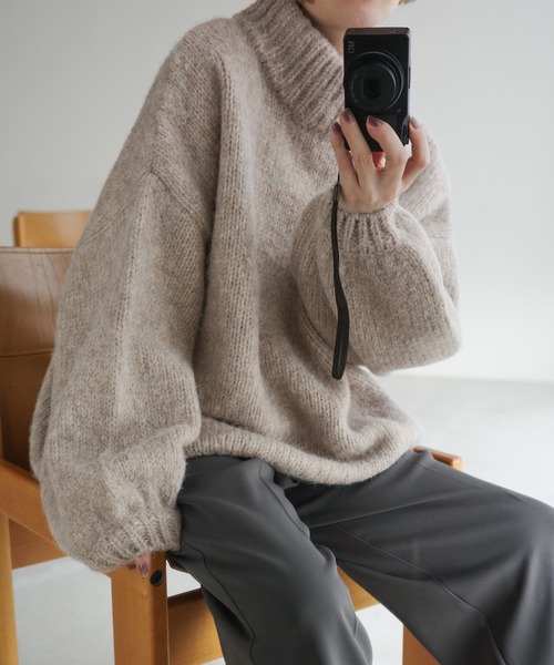 select MOCA by son（セレクトモカバイソン）の「ローゲージハイネックオーバーボリュームスリーブニット（ニット/セーター・レディース・アイボリー/ブラック/グレイッシュベージュ/ピンク・FREE）」の13枚目の写真