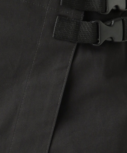 FOREVER 21(フォーエバー トゥエンティーワン)の「【2024SS】ラップカーゴスカートパンツ(カーゴパンツ・レディース・ブラック/グリーン・SMALL/MEDIUM)」の6枚目の写真