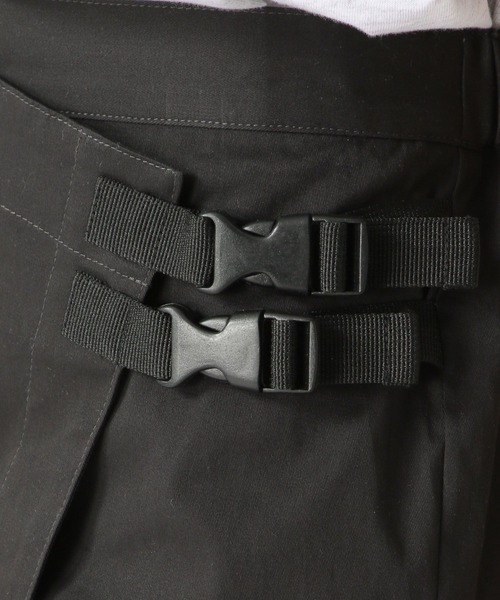 FOREVER 21(フォーエバー トゥエンティーワン)の「【2024SS】ラップカーゴスカートパンツ(カーゴパンツ・レディース・ブラック/グリーン・SMALL/MEDIUM)」の4枚目の写真