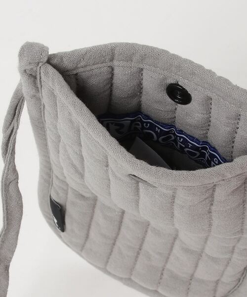 ROOTOTE(ルートート)の「ルートート キルティング縦型ミニショルダーBAG(ショルダーバッグ・レディース・セージグリーン/サンドベージュ/ピンク/アッシュグレー/ライトパープル/スミクロ・F)」の9枚目の写真