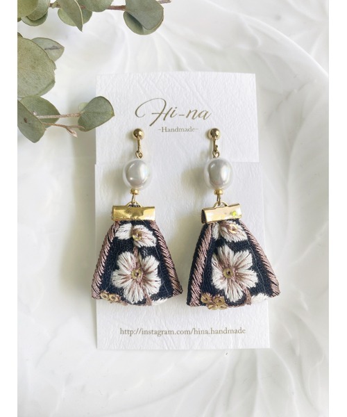 tone（トーン）の「【Hi-na】刺繍リボンタッセル×バロックパール　イヤリング(MA)（イヤリング・レディース・ベージュ/ブラック/グレー・FREE）」の2枚目の写真