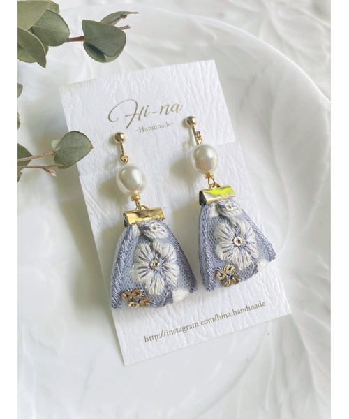 tone（トーン）の「【Hi-na】刺繍リボンタッセル×バロックパール　イヤリング(MA)（イヤリング・レディース・ベージュ/ブラック/グレー・FREE）」の4枚目の写真