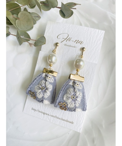 tone（トーン）の「【Hi-na】刺繍リボンタッセル×バロックパール　イヤリング(MA)（イヤリング・レディース・ベージュ/ブラック/グレー・FREE）」の6枚目の写真
