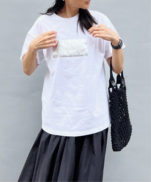 y/m by Yukie（イムバイユキエ）の「オーバーサイズ箔プリントTシャツ（Tシャツ/カットソー・レディース・オフホワイト・FREE）」の2枚目の写真