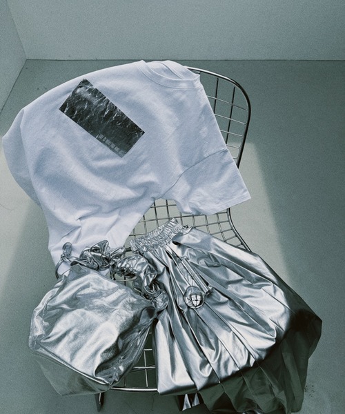 y/m by Yukie（イムバイユキエ）の「オーバーサイズ箔プリントTシャツ（Tシャツ/カットソー・レディース・オフホワイト・FREE）」の13枚目の写真