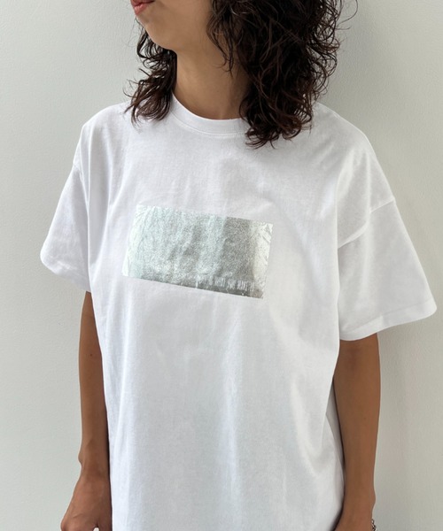 y/m by Yukie（イムバイユキエ）の「オーバーサイズ箔プリントTシャツ（Tシャツ/カットソー・レディース・オフホワイト・FREE）」の8枚目の写真