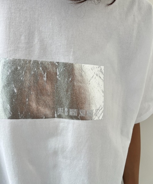 y/m by Yukie（イムバイユキエ）の「オーバーサイズ箔プリントTシャツ（Tシャツ/カットソー・レディース・オフホワイト・FREE）」の7枚目の写真