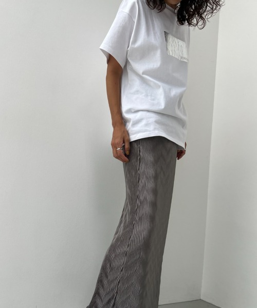 y/m by Yukie（イムバイユキエ）の「オーバーサイズ箔プリントTシャツ（Tシャツ/カットソー・レディース・オフホワイト・FREE）」の5枚目の写真