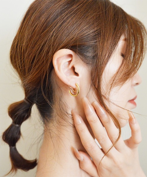 styiro(スタイロ)の「痛くなりにくい メタルフープイヤリング(イヤリング・レディース・シルバー/ゴールド/ゴールド系2/シルバー系2・FREE)」の4枚目の写真