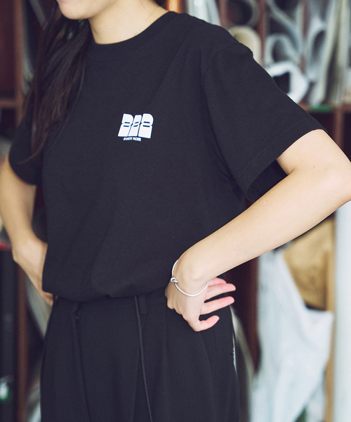 HARDY NOIR(アルディーノアール)の「HARDY NOIR × AZUSA IIDA LIKE THE CAT Tシャツ(Tシャツ/カットソー・レディース・ブラック・FREE)」の2枚目の写真