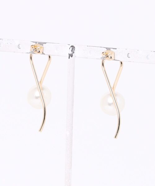 natural couture(ナチュラルクチュール)の「パール付ゴールドピアス(ピアス(両耳用)・レディース・その他1・FREE)」の2枚目の写真