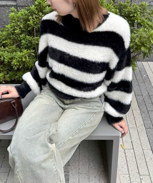 clear（クリア）の「フェザーハイネックニットトップス [ふわふわ シルエットを拾わない]≪2024AW新作≫（ニット/セーター・レディース・ピンクベージュ/アイボリー/ブラック系その他/グレー/グレイッシュベージュ・F）」の3枚目の写真