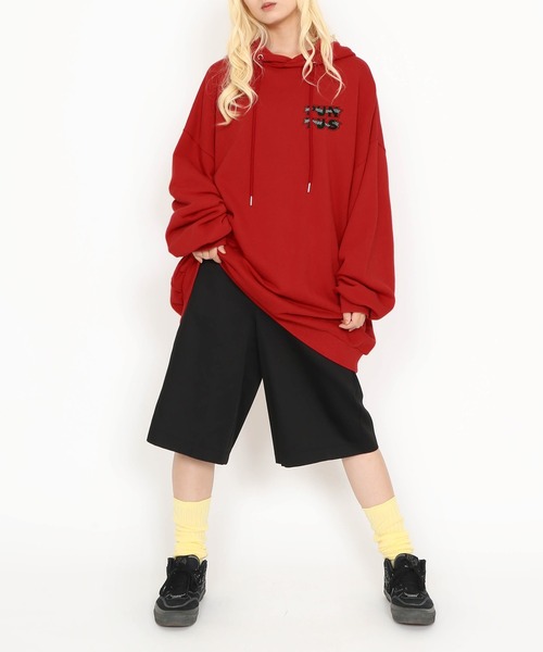 PUNYUS（プニュズ）の「ブラックパンサービッグスウェットパーカー（パーカー・レディース・ブラック/レッド・3/4）」の7枚目の写真