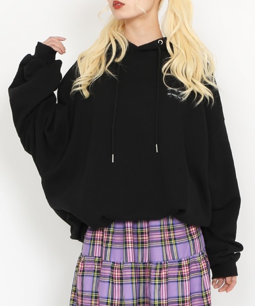 PUNYUS（プニュズ）の「ブラックパンサービッグスウェットパーカー（パーカー・レディース・ブラック/レッド・3/4）」の16枚目の写真