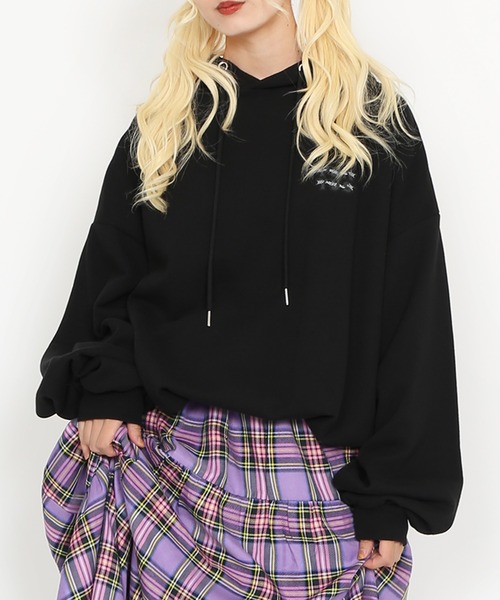 PUNYUS（プニュズ）の「ブラックパンサービッグスウェットパーカー（パーカー・レディース・ブラック/レッド・3/4）」の10枚目の写真