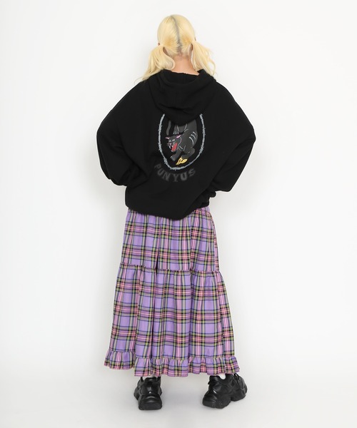 PUNYUS（プニュズ）の「ブラックパンサービッグスウェットパーカー（パーカー・レディース・ブラック/レッド・3/4）」の12枚目の写真