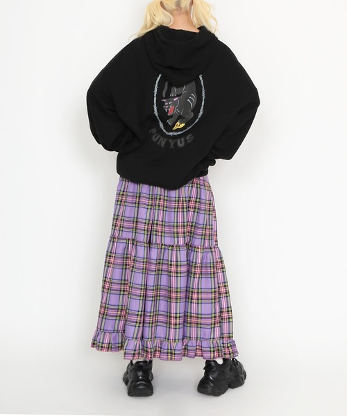 PUNYUS（プニュズ）の「ブラックパンサービッグスウェットパーカー（パーカー・レディース・ブラック/レッド・3/4）」の13枚目の写真