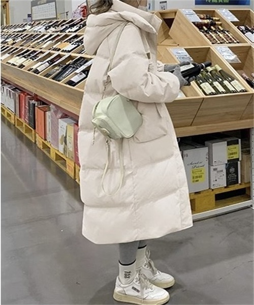 美品　デサントホワイト フード付きロングジャケット 美品 デサントホワイト フード付きロングジャケット