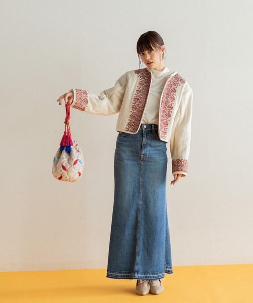 AMERICAN RAG CIE（アメリカンラグシー）の「LEIN  襟ぐり刺繍裏ボアキルトジャケット（ノーカラージャケット・レディース・オフホワイト/ブラック・FREE）」の3枚目の写真