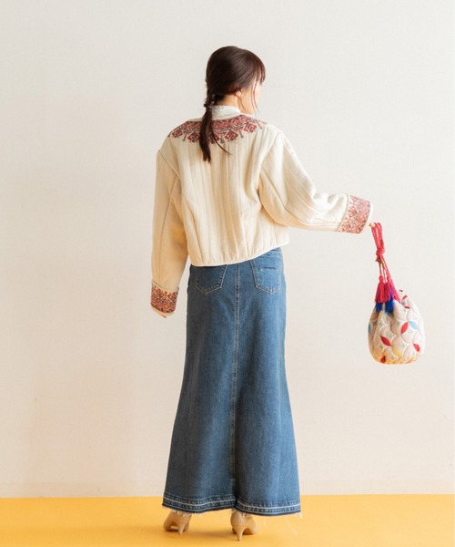 AMERICAN RAG CIE（アメリカンラグシー）の「LEIN  襟ぐり刺繍裏ボアキルトジャケット（ノーカラージャケット・レディース・オフホワイト/ブラック・FREE）」の6枚目の写真