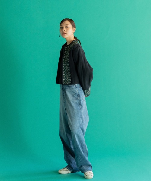 AMERICAN RAG CIE（アメリカンラグシー）の「LEIN  襟ぐり刺繍裏ボアキルトジャケット（ノーカラージャケット・レディース・オフホワイト/ブラック・FREE）」の15枚目の写真