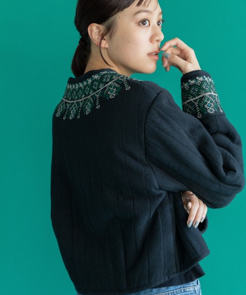 AMERICAN RAG CIE（アメリカンラグシー）の「LEIN  襟ぐり刺繍裏ボアキルトジャケット（ノーカラージャケット・レディース・オフホワイト/ブラック・FREE）」の21枚目の写真