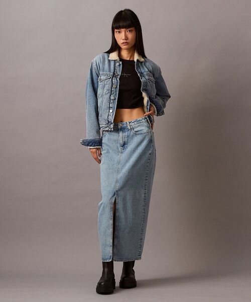 Calvin Klein(カルバン・クライン)の「マキシデニムスカート(スカート・レディース・ホワイト・24/25/26)」の2枚目の写真
