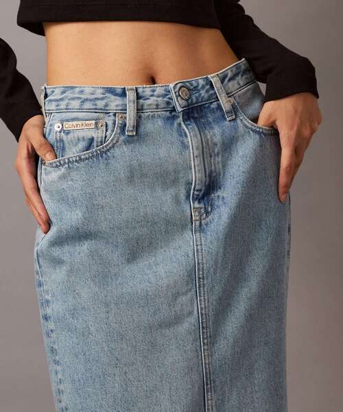 Calvin Klein(カルバン・クライン)の「マキシデニムスカート(スカート・レディース・ホワイト・24/25/26)」の5枚目の写真
