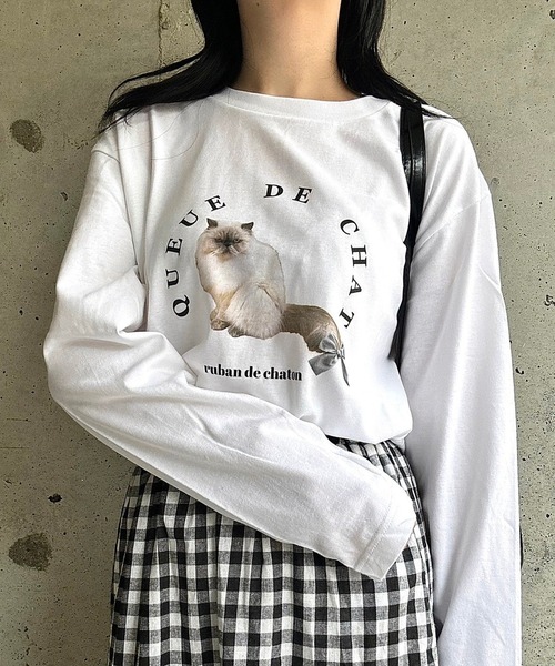 merrylatte(メリーラテ)の「『低身長用サイズあり』猫リボンプリントTシャツ(Tシャツ/カットソー・レディース・ホワイト・MEDIUM)」の1枚目の写真