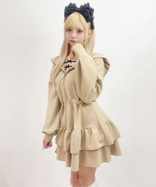 Diable baiser(ディアブルベーゼ)の「フードフリルハートキラキラティアードワンピ(ワンピース・レディース・ベージュ/ブラック・SMALL/MEDIUM/LARGE/X-LARGE/XX-LARGE)」の5枚目の写真