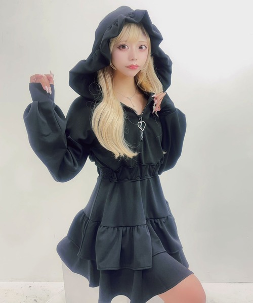 Diable baiser(ディアブルベーゼ)の「フードフリルハートキラキラティアードワンピ(ワンピース・レディース・ベージュ/ブラック・SMALL/MEDIUM/LARGE/X-LARGE/XX-LARGE)」の3枚目の写真