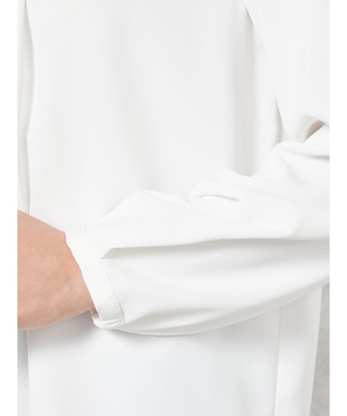 HARUYAMA（ハルヤマ）の「【ウォッシャブル】ブラウス 長袖 クルーネックプルオーバータックブラウス 透けにくい ストレッチ 無地 SOFFICE（シャツ/ブラウス・レディース・ベージュ/オフホワイト/ライトピンク/サックスブルー・S/M/L/LL）」の9枚目の写真