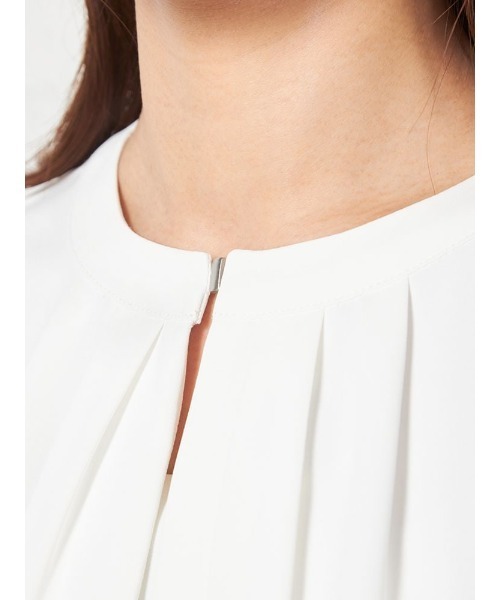 HARUYAMA（ハルヤマ）の「【ウォッシャブル】ブラウス 長袖 クルーネックプルオーバータックブラウス 透けにくい ストレッチ 無地 SOFFICE（シャツ/ブラウス・レディース・ベージュ/オフホワイト/ライトピンク/サックスブルー・S/M/L/LL）」の11枚目の写真