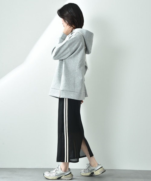 INTERPLANET（インタープラネット）の「サイドＺＩＰダンボールフーディー（パーカー・レディース・グレイッシュベージュ/ブラック/ネイビー/グレー・FREE）」の8枚目の写真