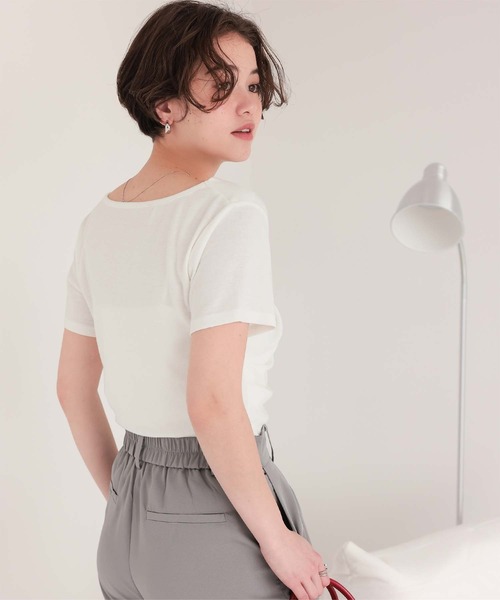 titivate(ティティベイト)の「オフショルダーハーフスリーブTシャツ(Tシャツ/カットソー・レディース・オリーブ/オレンジ/ネイビー/ブラック/杢グレー/オフホワイト/グレー系その他/ベージュ/ドット・L/M/S)」の15枚目の写真