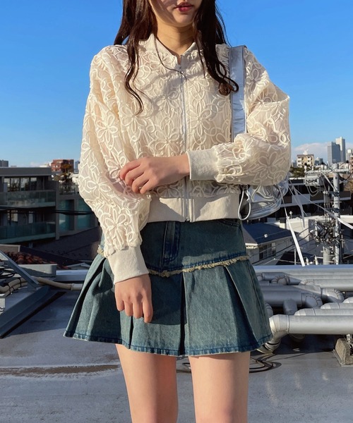AS KNOW AS plus(アズノゥアズプラス)の「●アソートデザイン コード刺繍 エアリーシアーブルゾン(ブルゾン・レディース・ホワイト系その他/ブラック系その他/ホワイト系/ブラック系・FREE)」の6枚目の写真