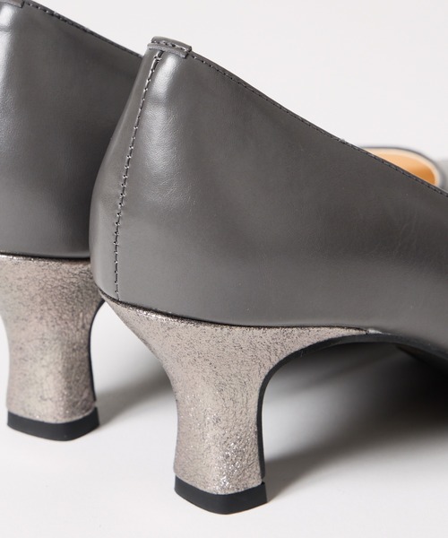 AIMER(エメ)の「スクエアトゥコンビネーションパンプス(パンプス・レディース・ベージュ/グレー・22.5cm/23.5cm/24.5cm)」の15枚目の写真