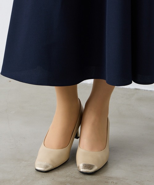 AIMER(エメ)の「スクエアトゥコンビネーションパンプス(パンプス・レディース・ベージュ/グレー・22.5cm/23.5cm/24.5cm)」の8枚目の写真