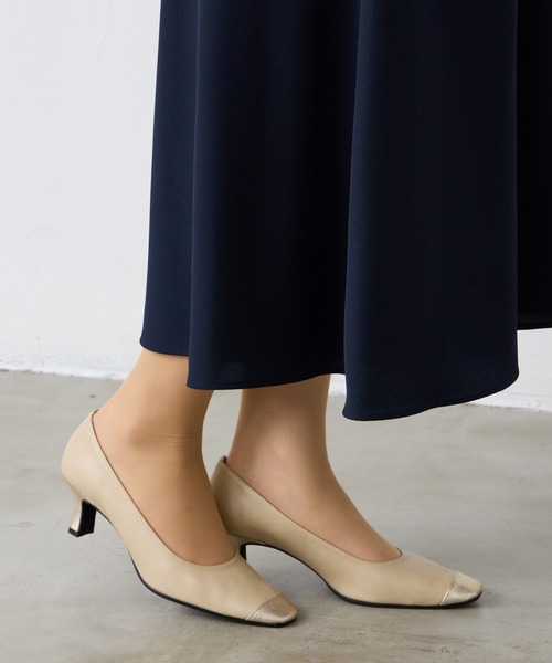 AIMER(エメ)の「スクエアトゥコンビネーションパンプス(パンプス・レディース・ベージュ/グレー・22.5cm/23.5cm/24.5cm)」の9枚目の写真