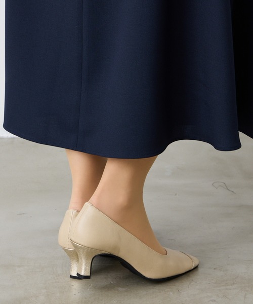 AIMER(エメ)の「スクエアトゥコンビネーションパンプス(パンプス・レディース・ベージュ/グレー・22.5cm/23.5cm/24.5cm)」の10枚目の写真