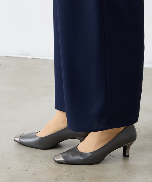 AIMER(エメ)の「スクエアトゥコンビネーションパンプス(パンプス・レディース・ベージュ/グレー・22.5cm/23.5cm/24.5cm)」の17枚目の写真