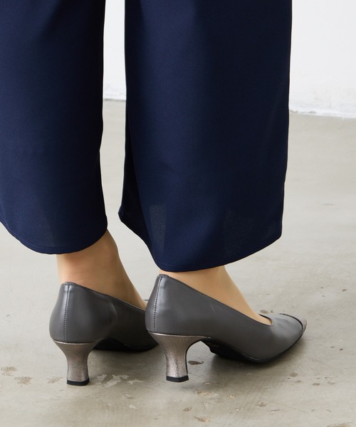 AIMER(エメ)の「スクエアトゥコンビネーションパンプス(パンプス・レディース・ベージュ/グレー・22.5cm/23.5cm/24.5cm)」の18枚目の写真