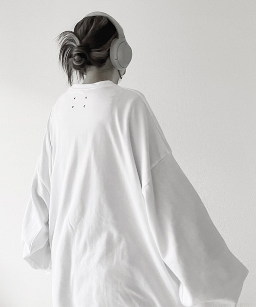 YACA（ヤーカ）の「cutoff mini logo tee/カットオフミニロゴT【unisex item】（Tシャツ/カットソー・レディース・ブラック/ホワイト・FREE）」の3枚目の写真