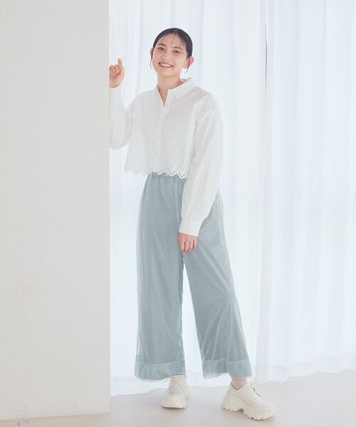 earth music&ecology(アースミュージックアンドエコロジー)の「スカラップトリムシャツ(シャツ/ブラウス・レディース・ブラック/オフホワイト/ブルー・FREE)」の15枚目の写真