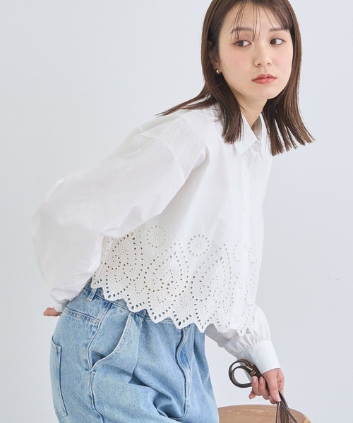 earth music&ecology(アースミュージックアンドエコロジー)の「スカラップトリムシャツ(シャツ/ブラウス・レディース・ブラック/オフホワイト/ブルー・FREE)」の1枚目の写真